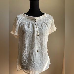 Como white gauzy smocked short sleeved blouse